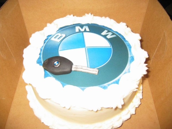normal_BMW_Cake_1 (600 x 450).jpg